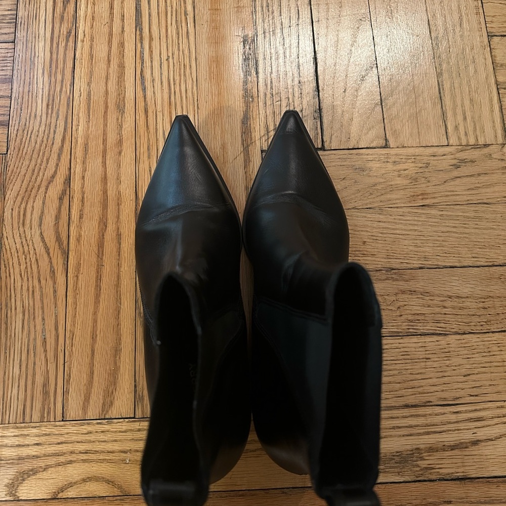 Burberry Women’s Black Boot - Picture 3 of 7